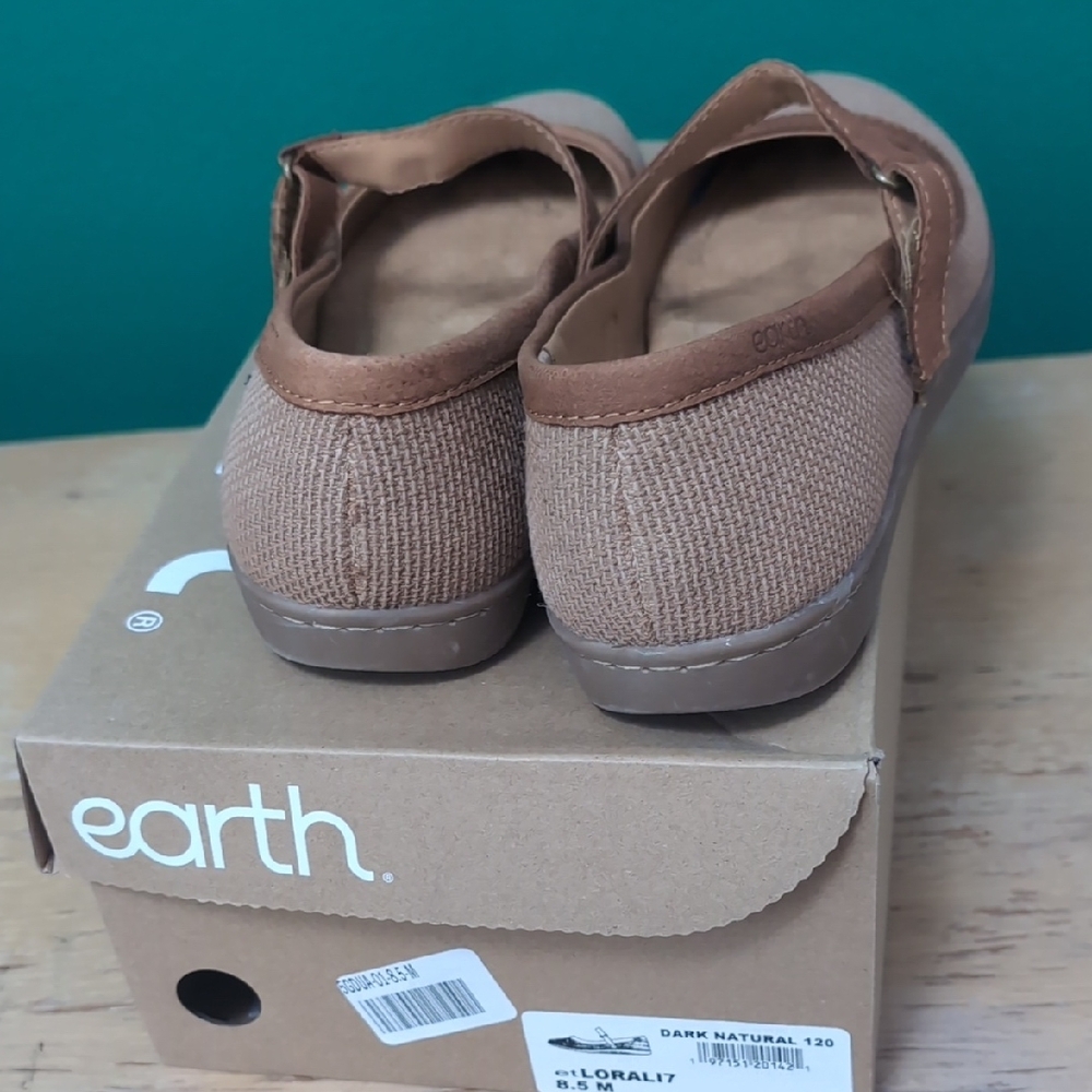 Earth Textured Tan Flats NWB - Picture 7 of 9
